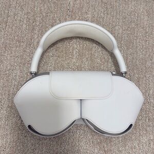 Silver Apple Airpods Max (Lightening)